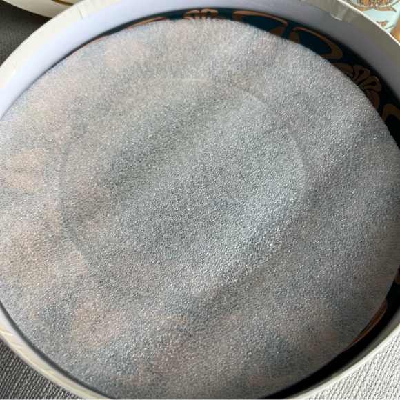 Anthropologie x Met Gala Bundle Dessert Plat and Candle Set - Picture 7 of 12